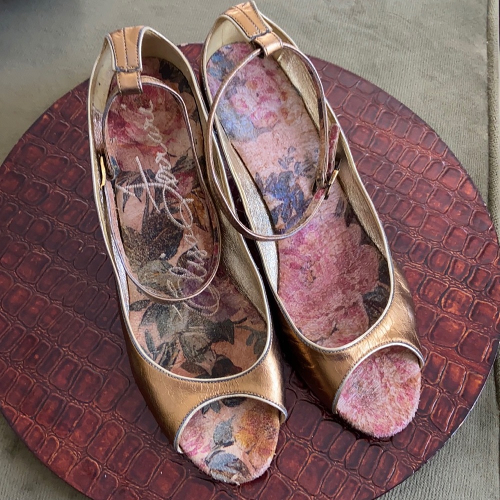 Elisa Ferrari Gold Leather and Brocade Handmade Shoes Women's Size 7
